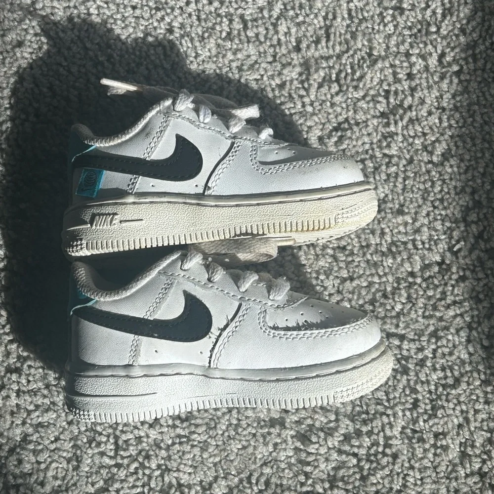 Nike White , Blue & Black Toddler Sneakers Size 5